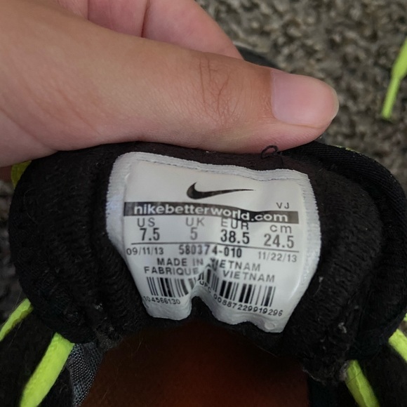 Nike - Picture 4 of 4